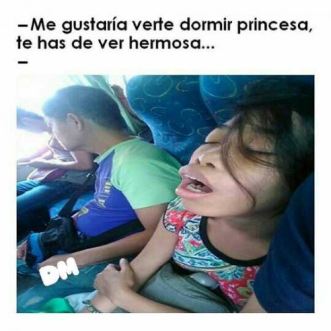 Me parece a mi o es Fernanfloo en versión femenina? xD